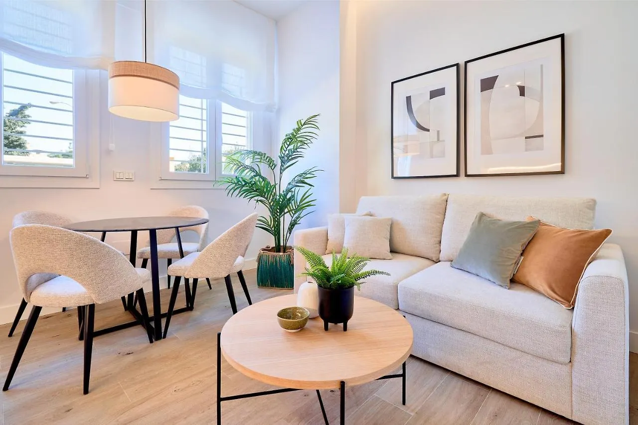 말라가 Lofts Parque De Huelin 아파트 0*,
